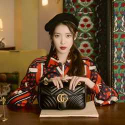 38위 [가수 아이유] Gucci 구찌 마몬트 마틀라세 백 화이트,블랙 & 미니,스몰,미디움 443497