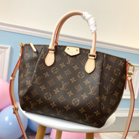  Louis Vuitton ﻿루이비통 모노그램 튀렌느 PM  M48813