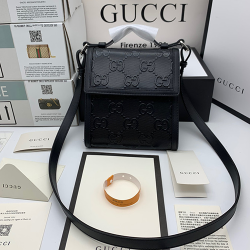 Gucci 구찌 블랙 GG 엠보스 메신저백 625782 2020/신상