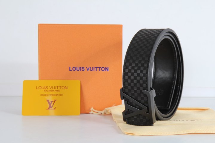 Louis Vuitton 루이비통  LV 이니셜 40MM