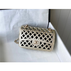 CHANEL 샤넬 카프스킨 플랩백 메탈 AS2370