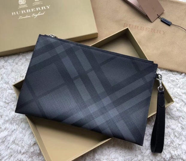 ★(판매완료)★ Burberry 버버리 클러치 스트랩 X 국내배송건