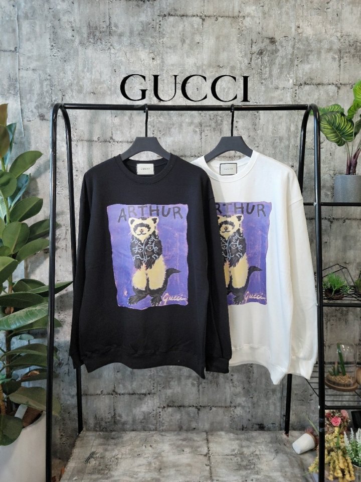 GUCCi 구찌 라쿤로고 쭈리맨투맨