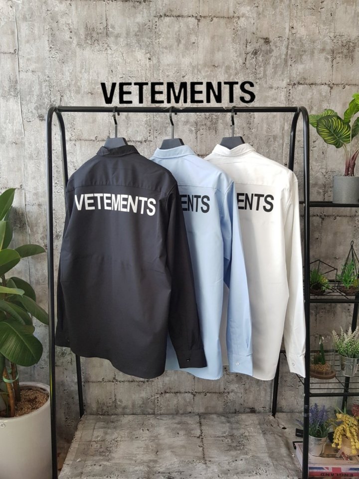 VETEMENTS 베트멍 베이직  백로고 워싱셔츠