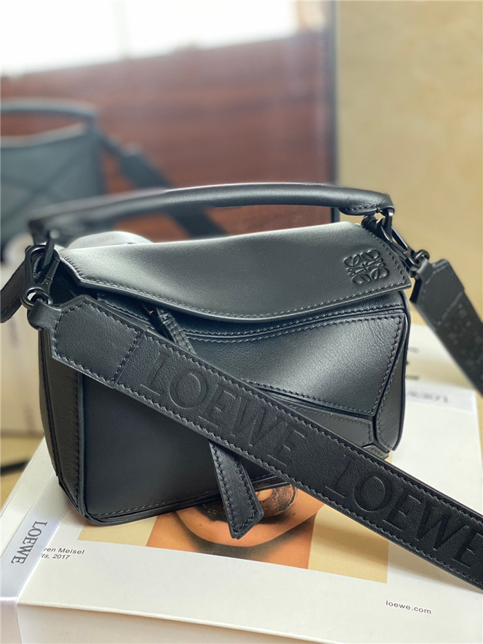 Loewe 로에베 퍼즐백 미니 L01811