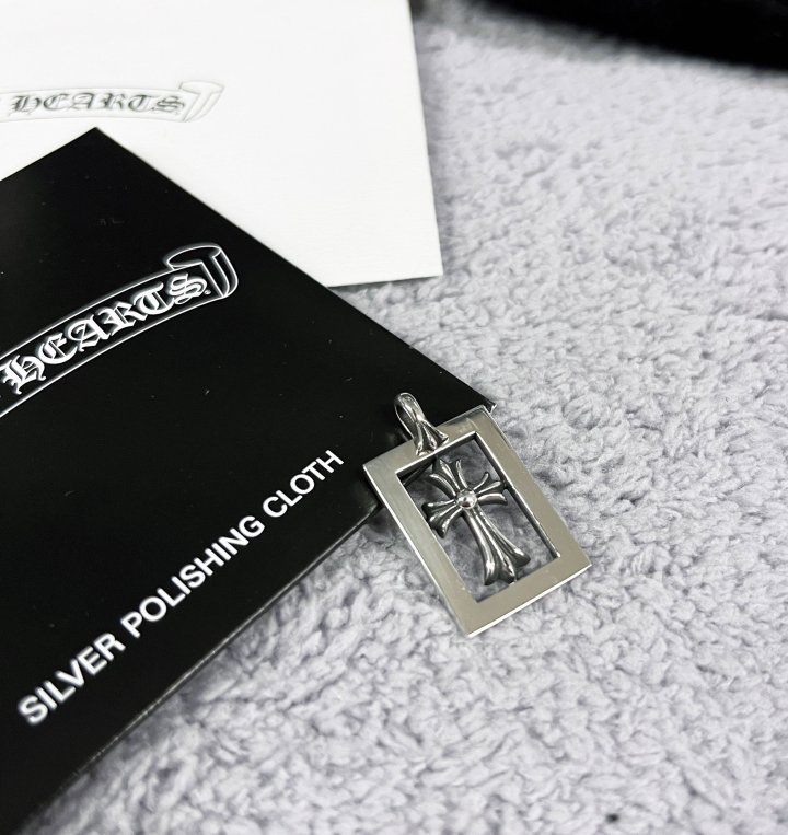 Chrome Hearts 크롬하츠 CH PLUS 스퀘어 크로스 미니 팬던트 silver.925