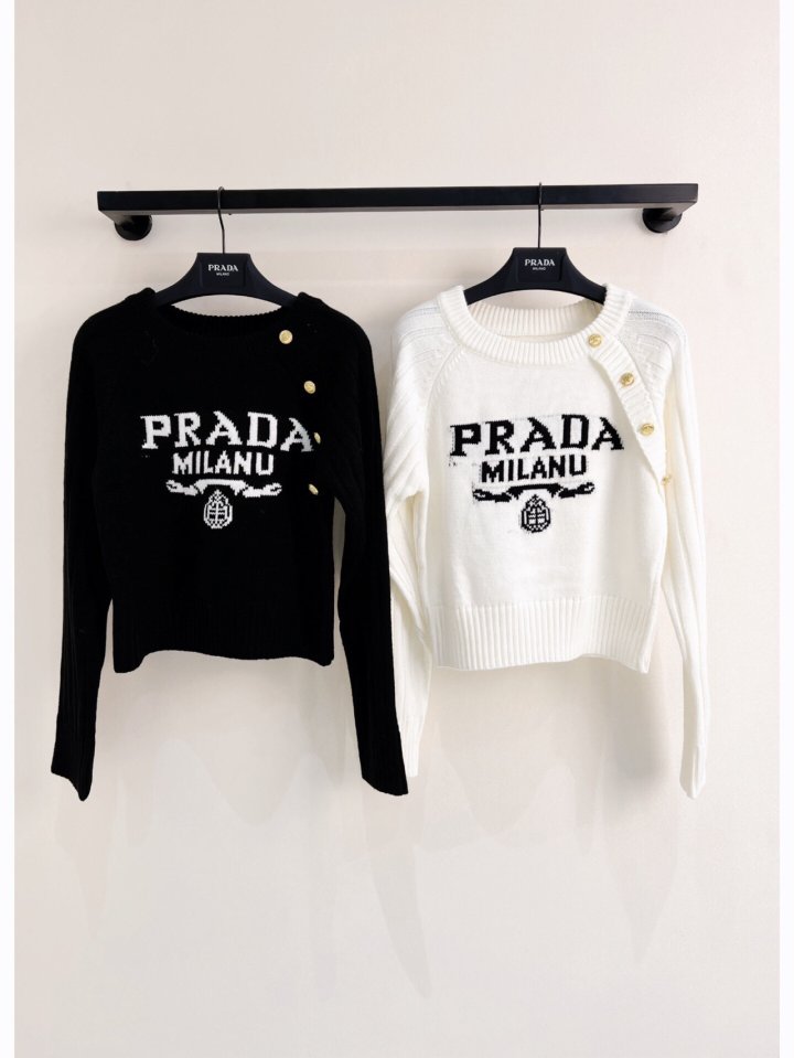 PRADA  프라다 사선금장 페이크 니트