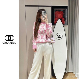 CHANEL 샤넬 엠보로고 핑크니트(수입)