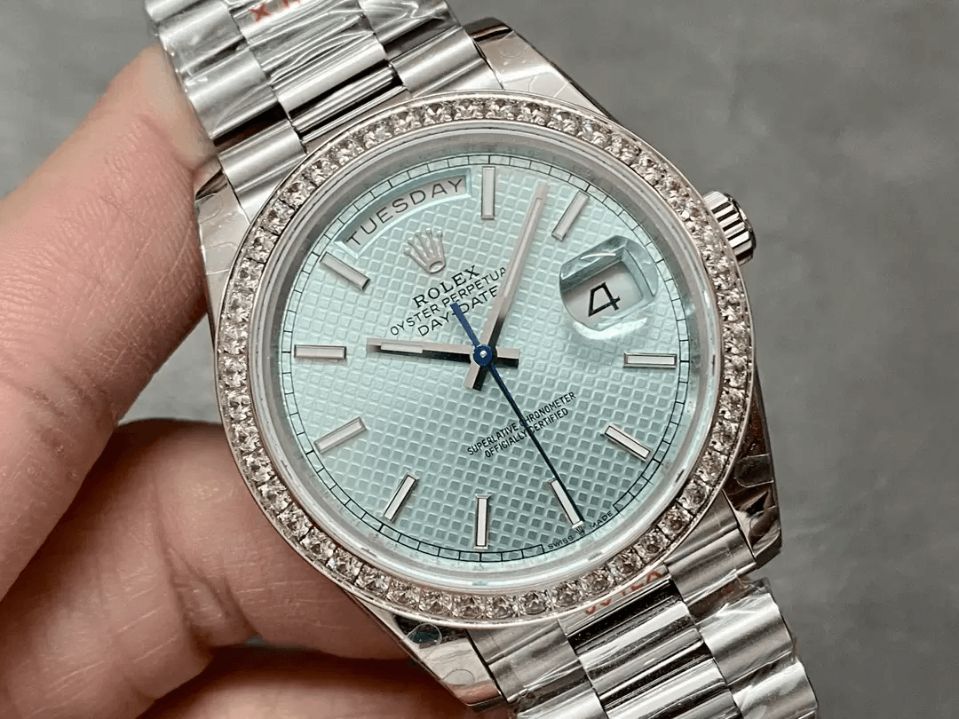 ROLEX 로렉스 데이데이트 플래티넘 아이스블루 바 다이아몬드 m228236