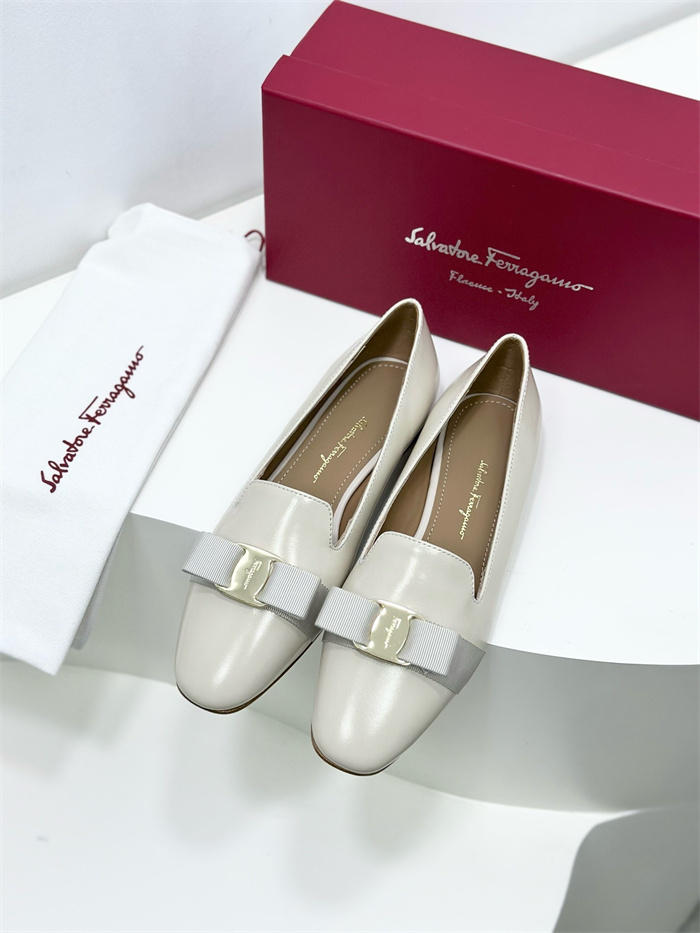 FERRAGAMO 페레가모 여성용 로퍼 F64221-1 2024/신상