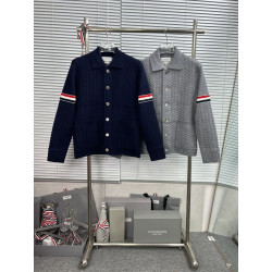 THOM BROWNE 톰브라운 메리노 울 앤 코튼 퀄티드 암밴드 워크 니트 자켓