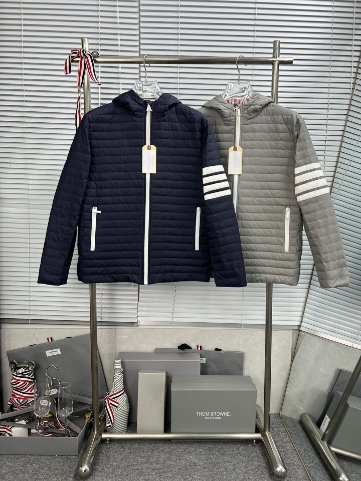 THOM BROWNE 톰브라운 사선완장 스트라이프 패딩 자켓