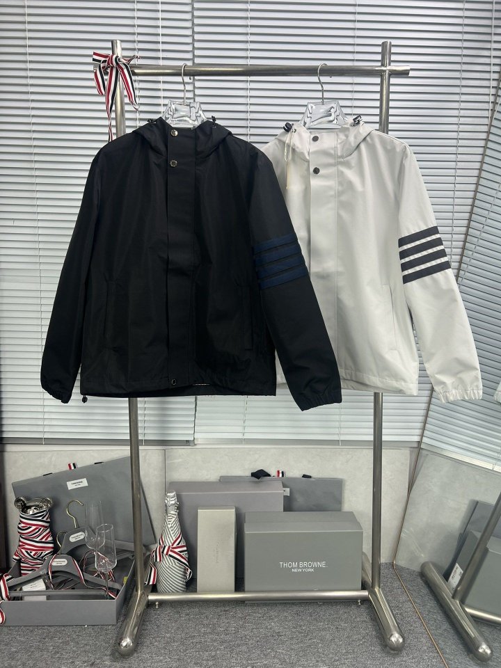 THOM BROWNE 톰브라운 사선완장 후드 파카