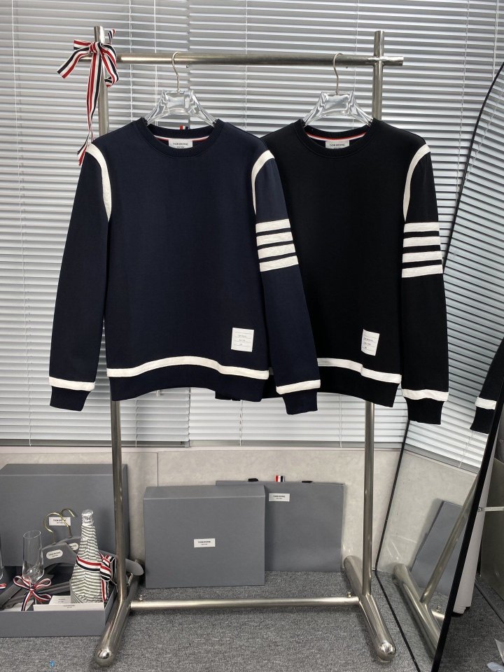 THOM BROWNE 톰브라운 케이블 사선완장 맨투맨