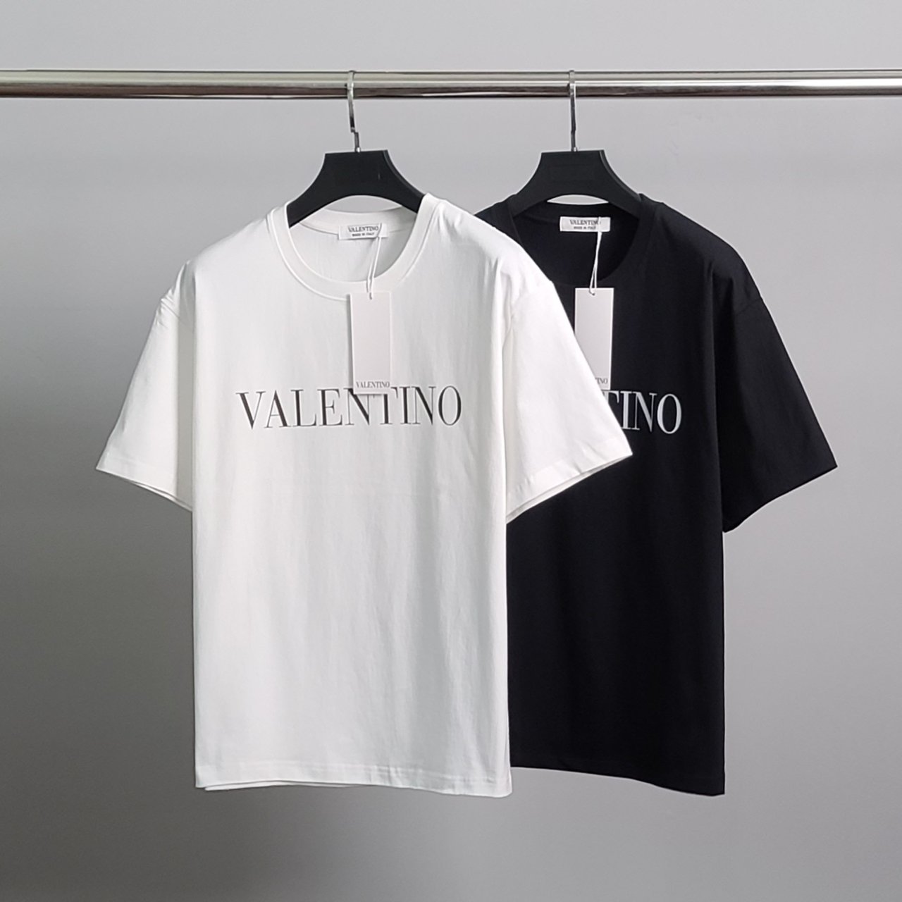 VALENTINO 발렌티노 레터링 프린팅 코튼 반팔티