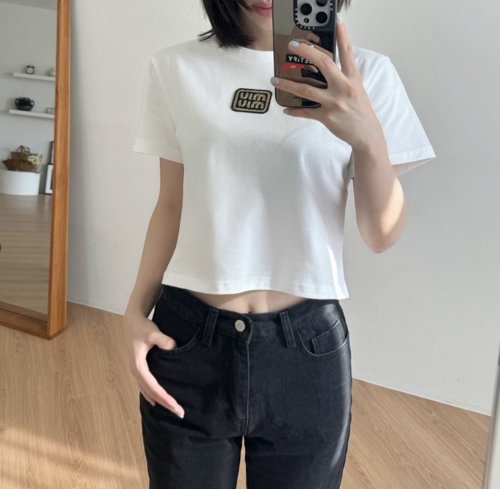 MIUMIU 미우미우 골드패치 티셔츠 2COLOR