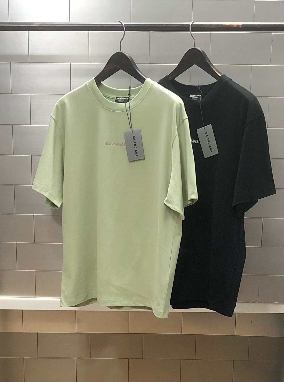 ●5월 판매 8위● BALENCIAGA 발렌시아가 레터링자수 반팔티셔츠